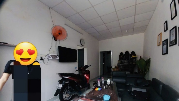 Giảm sốc 500tr !!! Chỉ còn 6tỷ2, Nhà C4 SHR, diện tích khủng 117m2,  1/ Nguyễn Văn Quá cách mặt tiền 50m, HXH tránh nhau, Ô tô Ngủ Sân